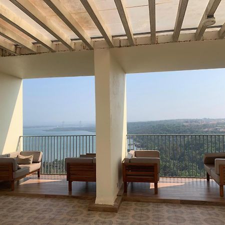 Pool And Garden View Good Stay Premium 2 Bhk Flat 104 Dabolim Kültér fotó